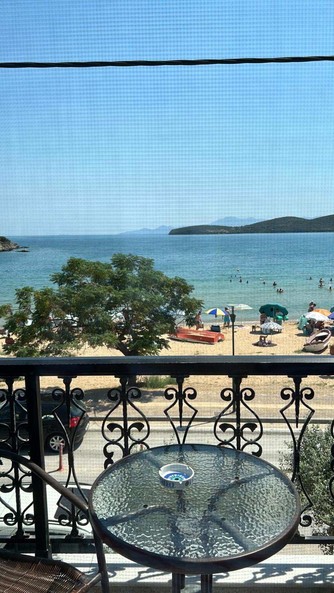 E & F Sea View Flat Daire Néa Péramos Dış mekan fotoğraf